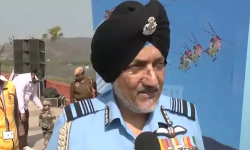 IAF की सूर्यकिरण, सारंग टीमों ने जयपुर के जल महल में शानदार एरोबेटिक शो किया