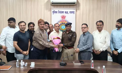 सराफा दुकानों की सुरक्षा को लेकर एडिशनल एसपी ने ली बैठक
