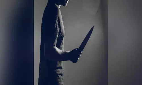 क्रिकेट मैदान बना खूनी जंग का अखाड़ा, युवक पर चाकू से हमला, दो आरोपी गिरफ्तार क्रिकेट मैदान बना खूनी जंग का अखाड़ा, युवक पर चाकू से हमला, दो आरोपी गिरफ्तार