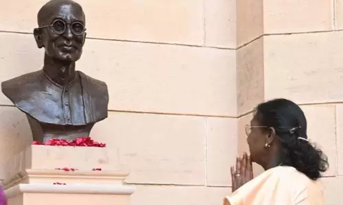 President मुर्मू ने राजगोपालाचारी की मूर्ति का अनावरण किया President मुर्मू ने राजगोपालाचारी की मूर्ति का अनावरण किया