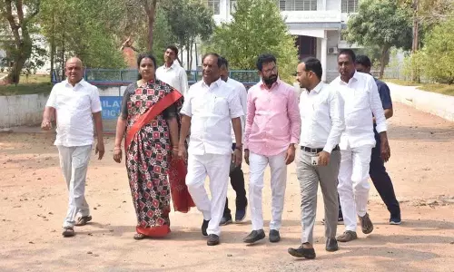 पूर्व मंत्री कोप्पुला ईश्वर ने पूर्व विधायक Balka Suman से मुलाकात की