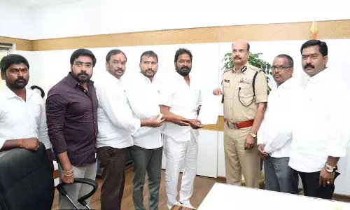 Kummera jatara में हुई अमानवीय घटना को लेकर पूर्व मंत्री ने डीजीपी से शिकायत की Kummera jatara में हुई अमानवीय घटना को लेकर पूर्व मंत्री ने डीजीपी से शिकायत की