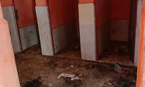 Chikkanayakanahalli : नगर पालिका पब्लिक टॉयलेट के रखरखाव में लापरवाही करती है Chikkanayakanahalli : नगर पालिका पब्लिक टॉयलेट के रखरखाव में लापरवाही करती है