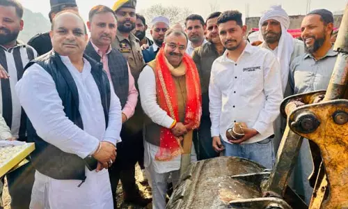 Randhawa ने छाता में बाढ़ से होने वाले नुकसान को रोकने के लिए काम शुरू किया Randhawa ने छाता में बाढ़ से होने वाले नुकसान को रोकने के लिए काम शुरू किया