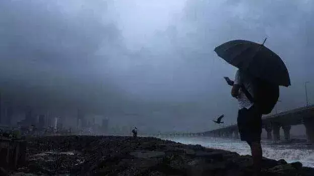 kerala: भारी बदलाव की संभावना, मौसम अलर्ट के बीच सुरक्षा जरूरी kerala: भारी बदलाव की संभावना, मौसम अलर्ट के बीच सुरक्षा जरूरी