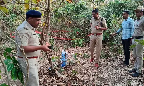 कोलागी जंगल इलाके में महिला का शव मिला: SP दीपन ने दौरा किया कोलागी जंगल इलाके में महिला का शव मिला: SP दीपन ने दौरा किया