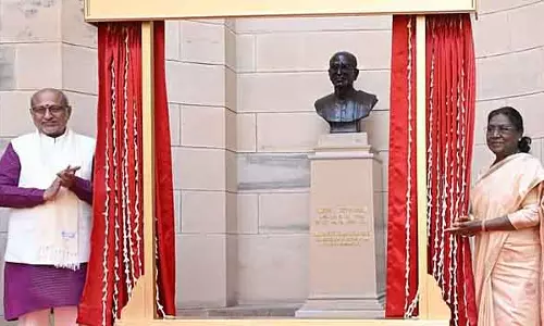 Delhi : राष्ट्रपति भवन में राजाजी की मूर्ति का अनावरण Delhi : राष्ट्रपति भवन में राजाजी की मूर्ति का अनावरण