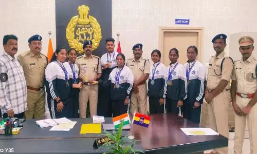 खेल में अच्छा प्रदर्शन करने वाले पुलिस अधिकारियों को प्रोत्साहन मिलेगा: SP Narasimha खेल में अच्छा प्रदर्शन करने वाले पुलिस अधिकारियों को प्रोत्साहन मिलेगा: SP Narasimha