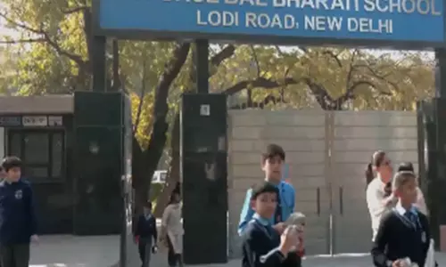 Delhi के दो स्कूलों को बम धमकी ईमेल, जांच में कुछ नहीं मिला Delhi के दो स्कूलों को बम धमकी ईमेल, जांच में कुछ नहीं मिला
