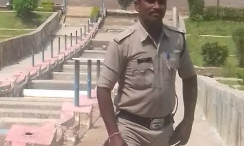 आरक्षक को कांकेर ट्रेवल्स की बस ने रौंदा, मौत