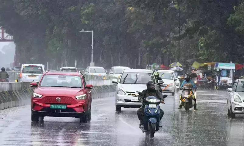 Bengal की खाड़ी के ऊपर बनी ट्रफ लाइन से शहर और जिलों में हल्की बारिश और तेज़ हवाएं चलेंगी Bengal की खाड़ी के ऊपर बनी ट्रफ लाइन से शहर और जिलों में हल्की बारिश और तेज़ हवाएं चलेंगी