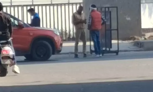 Kolkata: नाका चेकिंग के नाम पर वसूली का दावा