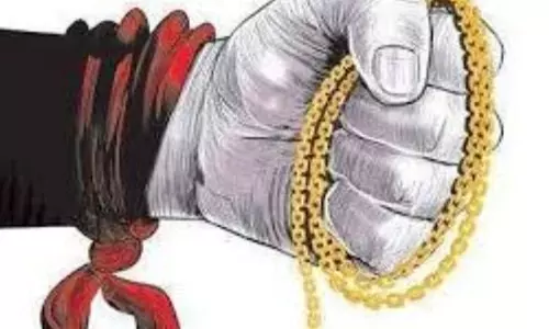 Nabarangpur में हथियारबंद लुटेरों ने 70 लाख रुपये और सोना लूटा Nabarangpur में हथियारबंद लुटेरों ने 70 लाख रुपये और सोना लूटा