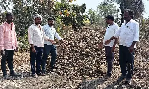 Bidar : किसानों ने चंदे के पैसे से सड़क बनाई