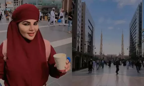 Rakhi Sawant पाकिस्तानी इन्फ्लुएंसर के साथ मदीना में दिखीं Rakhi Sawant पाकिस्तानी इन्फ्लुएंसर के साथ मदीना में दिखीं