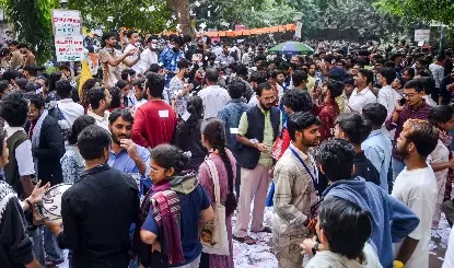 New Delhi: कुलपति के इस्तीफे को लेकर जेएनयू में बवाल, निकला ‘समता जुलूस’