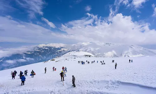 Gulmarg: गुलमर्ग को अंतरराष्ट्रीय स्की गंतव्य के रूप में विकसित करने पर जोर Gulmarg: गुलमर्ग को अंतरराष्ट्रीय स्की गंतव्य के रूप में विकसित करने पर जोर