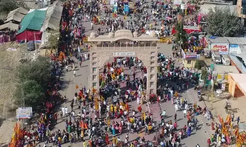 Sikar: सफेद गुलाब और मोगरा से सजा श्याम दरबार, भक्तों में उल्लास Sikar: सफेद गुलाब और मोगरा से सजा श्याम दरबार, भक्तों में उल्लास