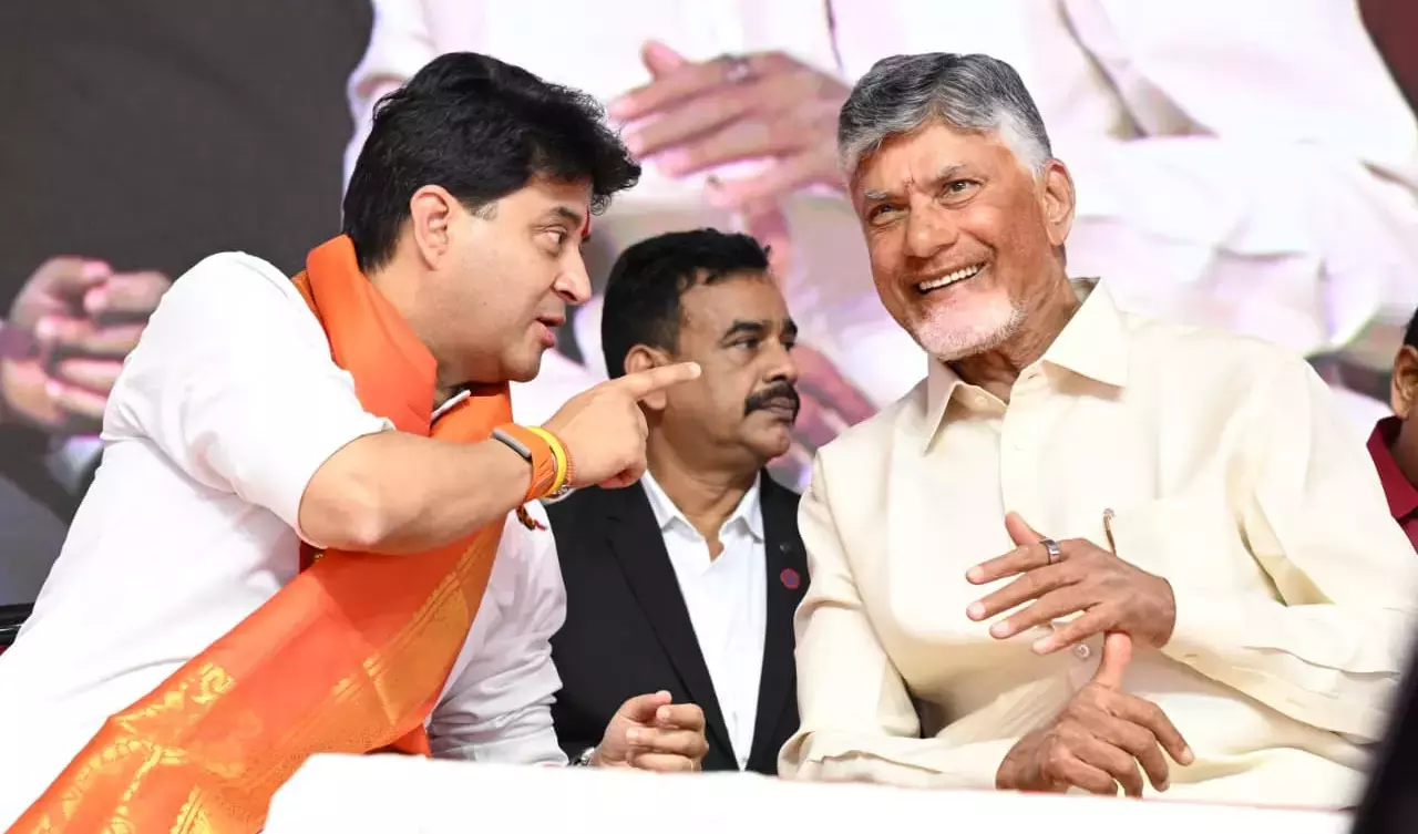 Andhra : सिंधिया ने इंडिया पोस्ट के लिए पार्सल-लेड ग्रोथ पर प्रकाश डाला Andhra : सिंधिया ने इंडिया पोस्ट के लिए पार्सल-लेड ग्रोथ पर प्रकाश डाला