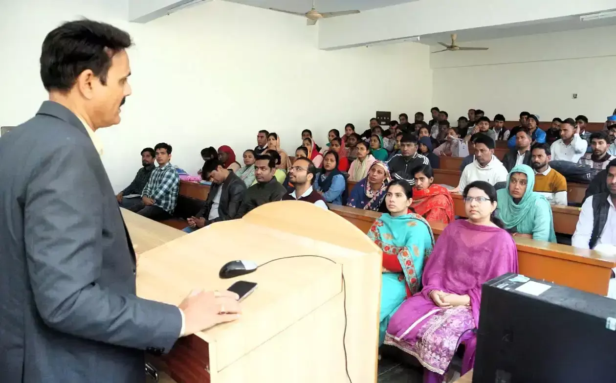 Hisar: डेयरी उद्यमियों को तकनीकी ज्ञान अपनाने की सलाह