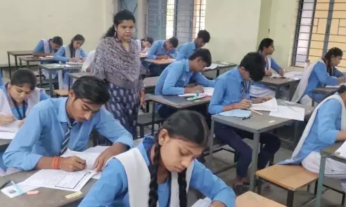 छत्तीसगढ़ बोर्ड परीक्षा: 12वीं के कई विषयों के पेपर शांतिपूर्ण, 1,985 छात्र अनुपस्थित छत्तीसगढ़ बोर्ड परीक्षा: 12वीं के कई विषयों के पेपर शांतिपूर्ण, 1,985 छात्र अनुपस्थित