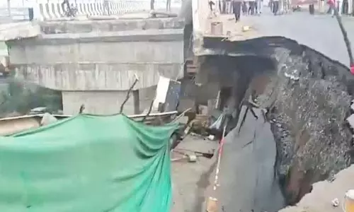 4 साल में 400 करोड़ रुपये का bridge ढहा, लोगों में गुस्सा