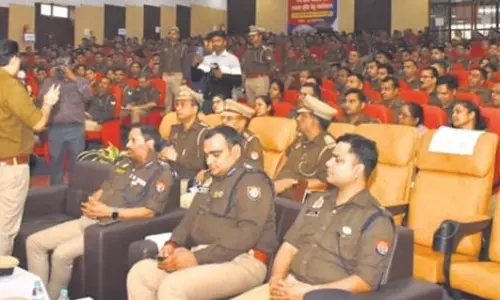 Bareilly: विश्वविद्यालय में पुलिस सहयोगियों के लिए क्षमता निर्माण कार्यक्रम Bareilly: विश्वविद्यालय में पुलिस सहयोगियों के लिए क्षमता निर्माण कार्यक्रम