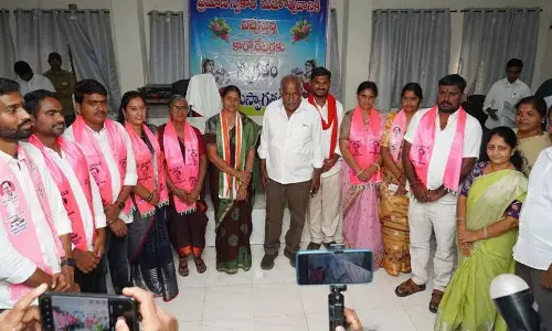 कोठागुडेम में BRS पार्षदों का शपथ ग्रहण कोठागुडेम में BRS पार्षदों का शपथ ग्रहण