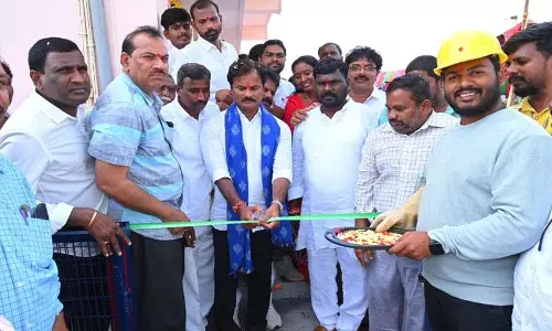सरकार विकास और कल्याण के लिए काम कर रही है: कुंभम के MLA अनिल कुमार रेड्डी