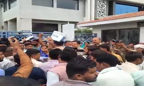 उर्मिला मेमोरियल हॉस्पिटल में मरीज की मौत, परिजनों ने लगाया लापरवाही का आरोप उर्मिला मेमोरियल हॉस्पिटल में मरीज की मौत, परिजनों ने लगाया लापरवाही का आरोप