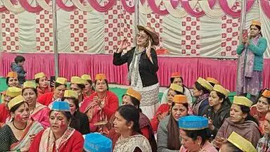 Nainital: महिला होली कार्यक्रम आकर्षण का केंद्र Nainital: महिला होली कार्यक्रम आकर्षण का केंद्र