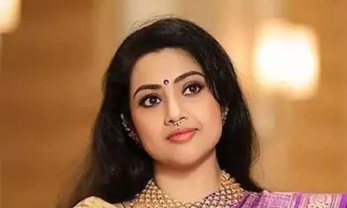 Meena : टॉलीवुड की दिग्गज एक्ट्रेस और सिंगल मदर की ज़िंदगी Meena : टॉलीवुड की दिग्गज एक्ट्रेस और सिंगल मदर की ज़िंदगी