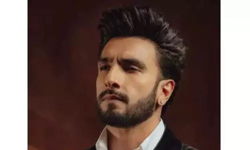 Ranveer Singh ने कर्नाटक HC में FIR रद्द करने की याचिका दायर की Ranveer Singh ने कर्नाटक HC में FIR रद्द करने की याचिका दायर की