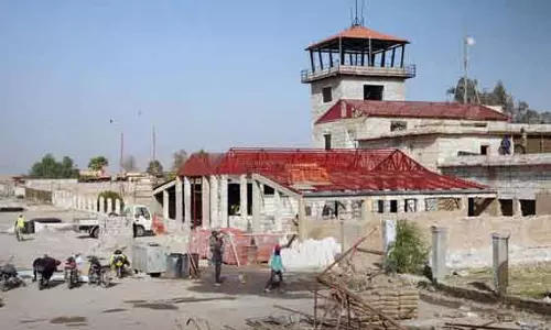 Syria डीर एज़ोर एयरपोर्ट पर मरम्मत कर रहा है, उड़ानें जल्द हो सकती हैं Syria डीर एज़ोर एयरपोर्ट पर मरम्मत कर रहा है, उड़ानें जल्द हो सकती हैं