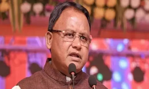 77 अवैध बांग्लादेशी प्रवासियों की पहचान, ज्यादातर को वापस भेजा गया: CM Majhi 77 अवैध बांग्लादेशी प्रवासियों की पहचान, ज्यादातर को वापस भेजा गया: CM Majhi