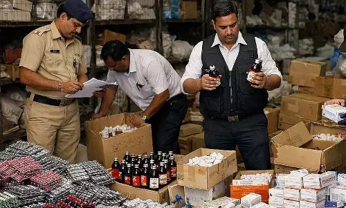 मुंबई FDA ने धारावी में छापे में लाखों की दवाइयां ज़ब्त कीं