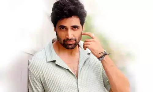Adivi Sesh - मृणाल ठाकुर की ‘डकैत’ का पहला सिंगल 27 फरवरी को रिलीज़ Adivi Sesh - मृणाल ठाकुर की ‘डकैत’ का पहला सिंगल 27 फरवरी को रिलीज़