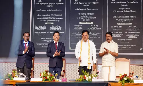 Sonowal ने वीओसी बंदरगाह पर 1,500 करोड़ की परियोजनाओं का किया शुभारंभ Sonowal ने वीओसी बंदरगाह पर 1,500 करोड़ की परियोजनाओं का किया शुभारंभ