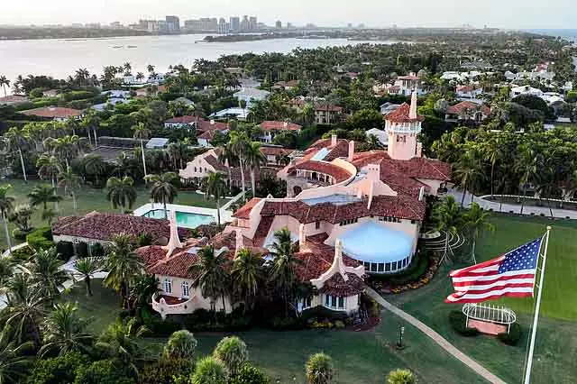 US सीक्रेट सर्विस ने ट्रंप के रिसॉर्ट में घुसे हथियारबंद व्यक्ति को ढेर किया US सीक्रेट सर्विस ने ट्रंप के रिसॉर्ट में घुसे हथियारबंद व्यक्ति को ढेर किया