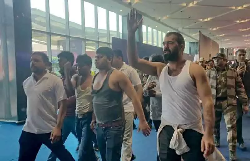 Delhi कोर्ट ने यूथ कांग्रेस के 4 कार्यकर्ताओं को ज़मानत देने से इनकार किया Delhi कोर्ट ने यूथ कांग्रेस के 4 कार्यकर्ताओं को ज़मानत देने से इनकार किया