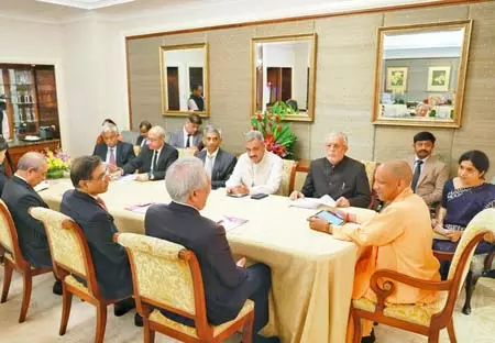 सीएम योगी ने सिंगापुर में टेमासेक के चेयरमैन टीओ ची हीन के साथ बैठक की सीएम योगी ने सिंगापुर में टेमासेक के चेयरमैन टीओ ची हीन के साथ बैठक की