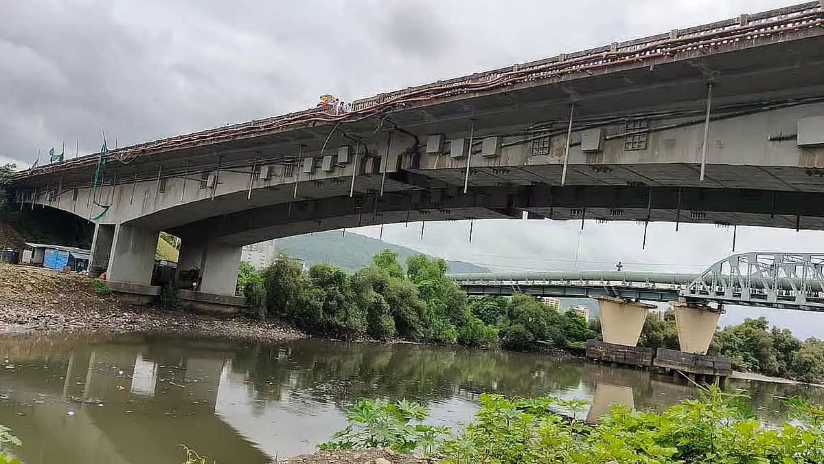 Mumbai-नासिक हाईवे पर ट्रैफिक जाम कम करने के लिए पुराने साकेत ब्रिज की मरम्मत Mumbai-नासिक हाईवे पर ट्रैफिक जाम कम करने के लिए पुराने साकेत ब्रिज की मरम्मत