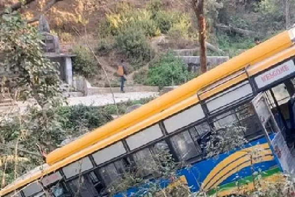 Nepal के धाडिंग जिले में बस दुर्घटना में कम से कम 17 लोगों की मौत Nepal के धाडिंग जिले में बस दुर्घटना में कम से कम 17 लोगों की मौत