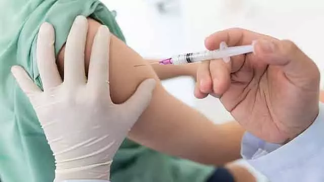 Channagiri सरकारी अस्पताल में इंजेक्शन लगने के कुछ देर बाद महिला की मौत: डॉक्टरों पर लापरवाही का आरोप Channagiri सरकारी अस्पताल में इंजेक्शन लगने के कुछ देर बाद महिला की मौत: डॉक्टरों पर लापरवाही का आरोप