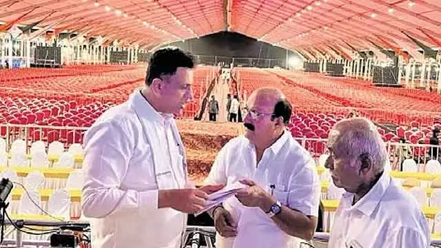 VB-G राम जी एक्ट के खिलाफ कांग्रेस का विरोध: चिक्काबल्लापुर में बड़ी रैली VB-G राम जी एक्ट के खिलाफ कांग्रेस का विरोध: चिक्काबल्लापुर में बड़ी रैली