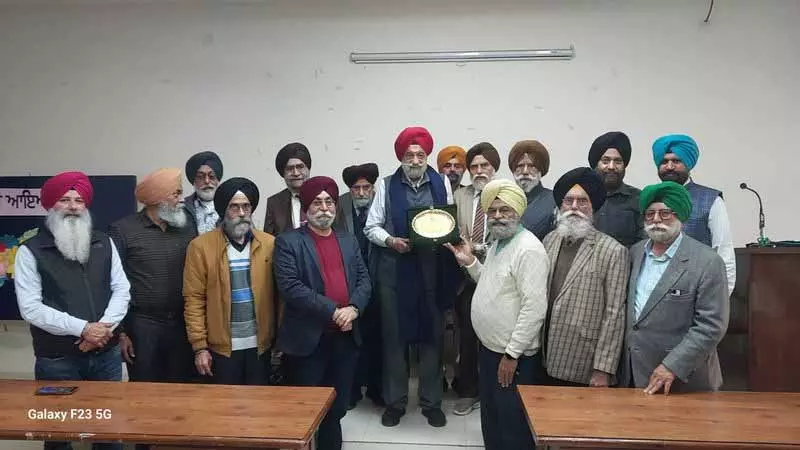 पूर्व राज्यसभा MP Tarlochan Singh को अमृतसर में ‘गुरु दा सचियार सिख’ सम्मान मिला पूर्व राज्यसभा MP Tarlochan Singh को अमृतसर में ‘गुरु दा सचियार सिख’ सम्मान मिला