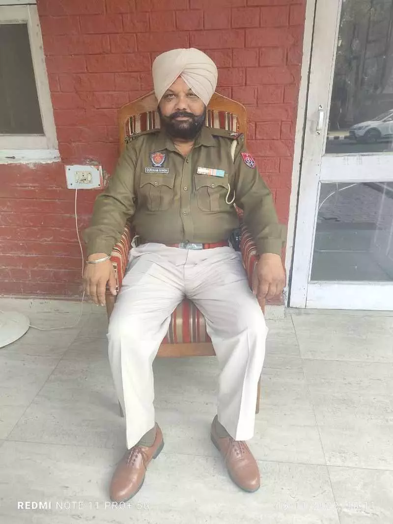 Gurdaspur में ASI समेत 2 पुलिसवालों को गोली मारी गई Gurdaspur में ASI समेत 2 पुलिसवालों को गोली मारी गई