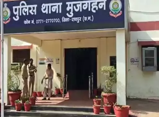 रायपुर : डेढ़ लाख की ठगी, शातिरों ने बिजली मीटर लगाने का दिया झांसा रायपुर : डेढ़ लाख की ठगी, शातिरों ने बिजली मीटर लगाने का दिया झांसा