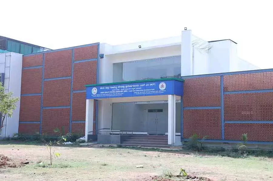 शहद की जांच के लिए लैब: GKVK, बैंगलोर एग्रीकल्चरल यूनिवर्सिटी के कैंपस में बनाई गई शहद की जांच के लिए लैब: GKVK, बैंगलोर एग्रीकल्चरल यूनिवर्सिटी के कैंपस में बनाई गई