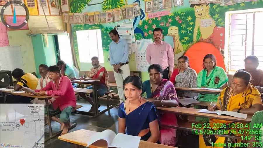 Haveri : 8,725 अनपढ़ लोगों ने जनरल नॉलेज टेस्ट दिया Haveri : 8,725 अनपढ़ लोगों ने जनरल नॉलेज टेस्ट दिया